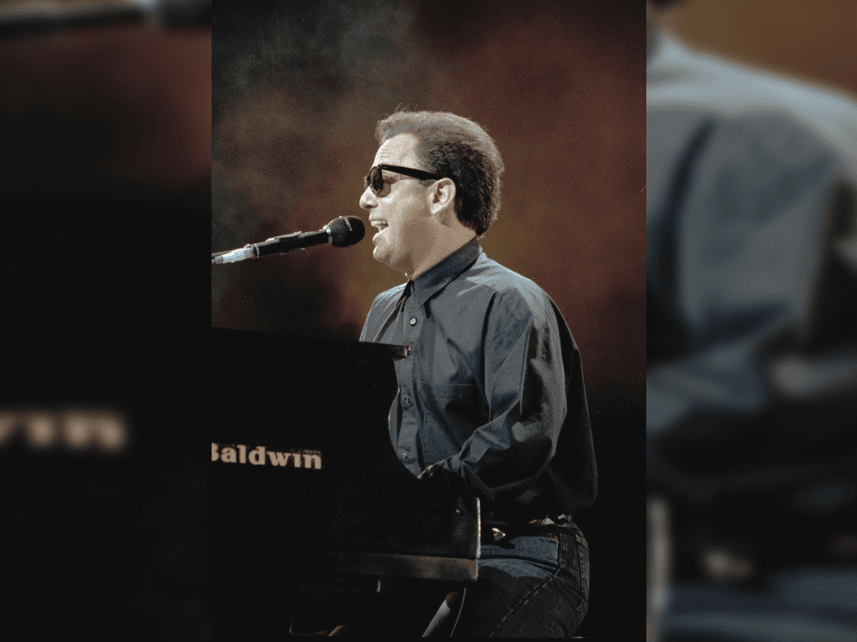 Billy Joel se convierte en el primer artista en realizar un concierto de rock en el Yankee Stadium, el cual fue lanzado en VHS.
