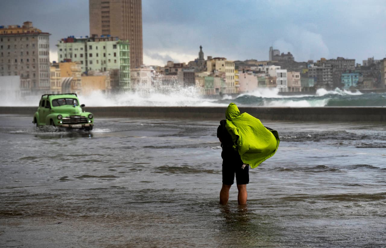Una de las preocupaciones más grandes de las personas en La Habana es el deterioro de las viviendas y edificios en sitios como La Habana Vieja y Centro Habana, cuyas condiciones podían empeorar con el paso del huracán.
<br>