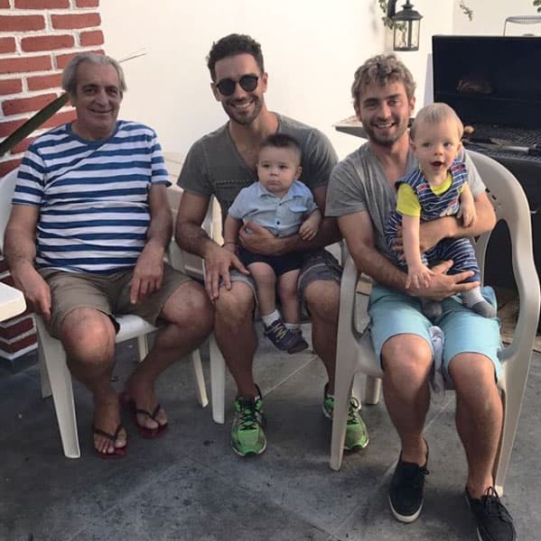 Sobre todo sus padres y algunos de sus hermanos.