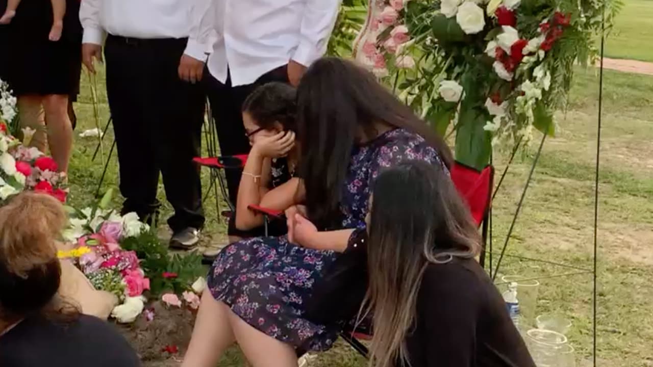 La familia dio el último adiós a las jóvenes el vienes 25 de septiembre y piden a las autoridades que el sospechoso no vuelva a salir de la cárcel, que se haga justicia a las dos jóvenes.