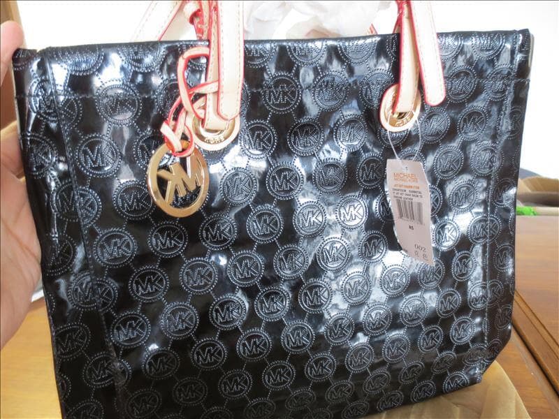 El CBP publicó estas medidas simples para protegerse a sí mismos y a sus familias de los productos falsificados: