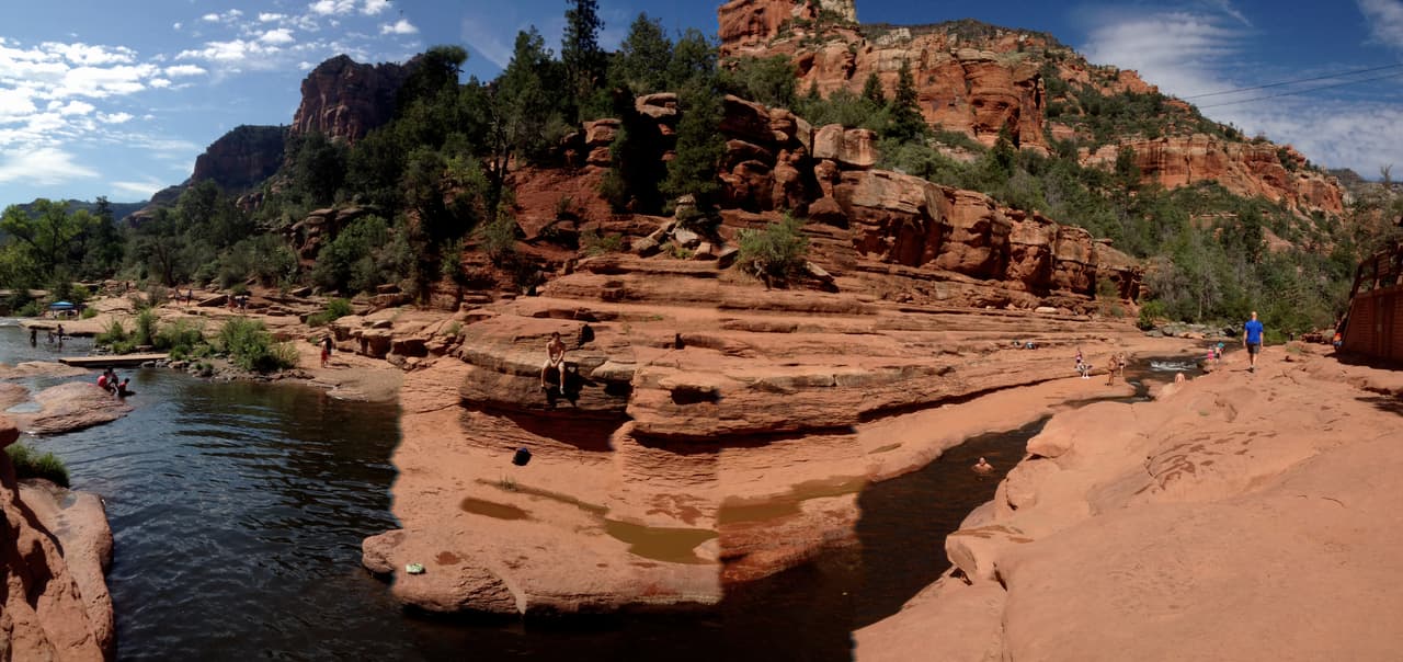 <h3 class="cms-H3-H3"></h3>
<h3 class="cms-H3-H3"><a href="https://www.univision.com/local/arizona-ktvw/explorando-arizona-slide-rock-state-park-ofrece-diversion-para-toda-la-familia-video">Parque estatal Slide Rock</a></h3>
<a href="https://www.univision.com/local/arizona-ktvw/explorando-arizona-slide-rock-state-park-ofrece-diversion-para-toda-la-familia-video"> </a>
<br>Este parque se ubica a 7 millas al norte de Sedona, Arizona. 
<br>