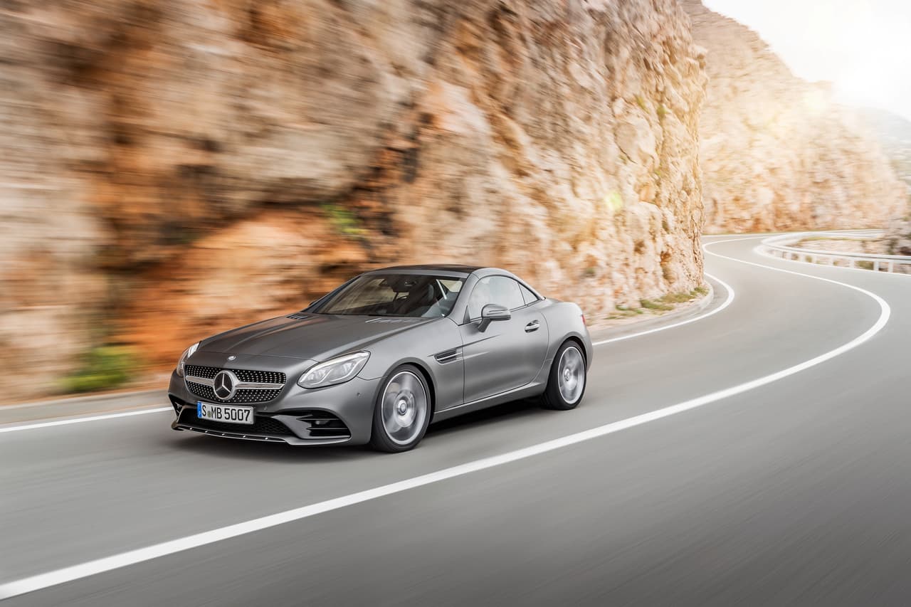 El Mercedes-Benz SLC300 2017 es un convertible para todo tipo de clima.