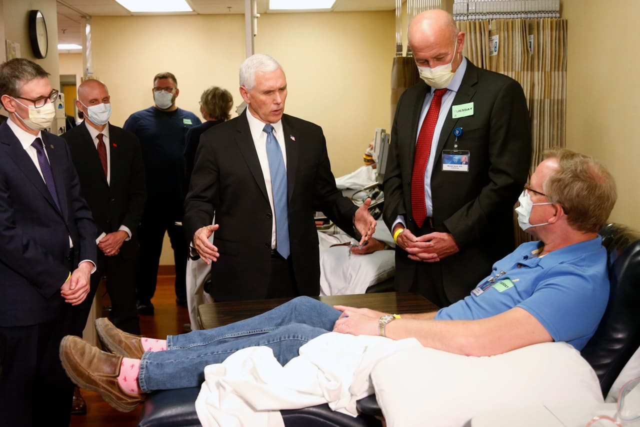 Pence ignora la política de la Clinica Mayo y realiza visita sin mascarilla