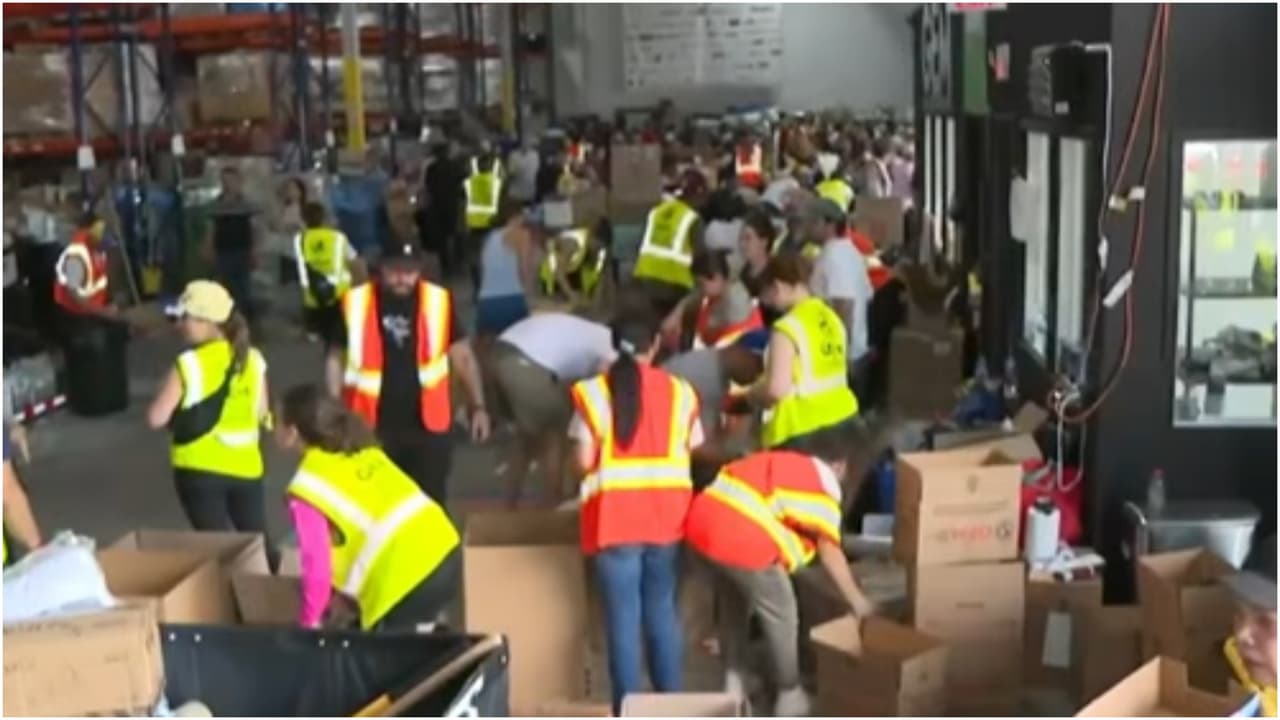 Miles de voluntarios de Miami trabajan incansablemente para enviar ayuda a Venezuela