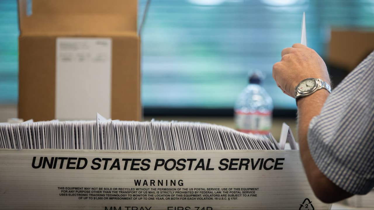 Catedráticos y expertos desmienten las afirmaciones de Trump sobre fraude en el voto por correo