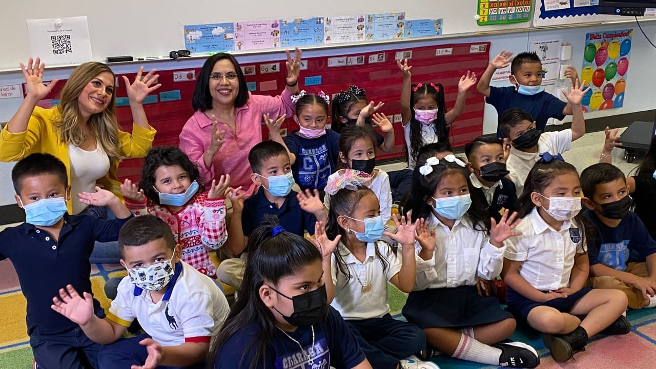 Los estudiantes de la primaria Leonides González Cigarroa del Dallas ISD tienen un proyecto de meteorología.