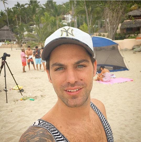 Además, incursionó en la música como compositor de canciones, entre ellas 'Si pudiera', de Paty Cantú, y 'Fuego con fuego', tema interpretado por Gloria Trevi.