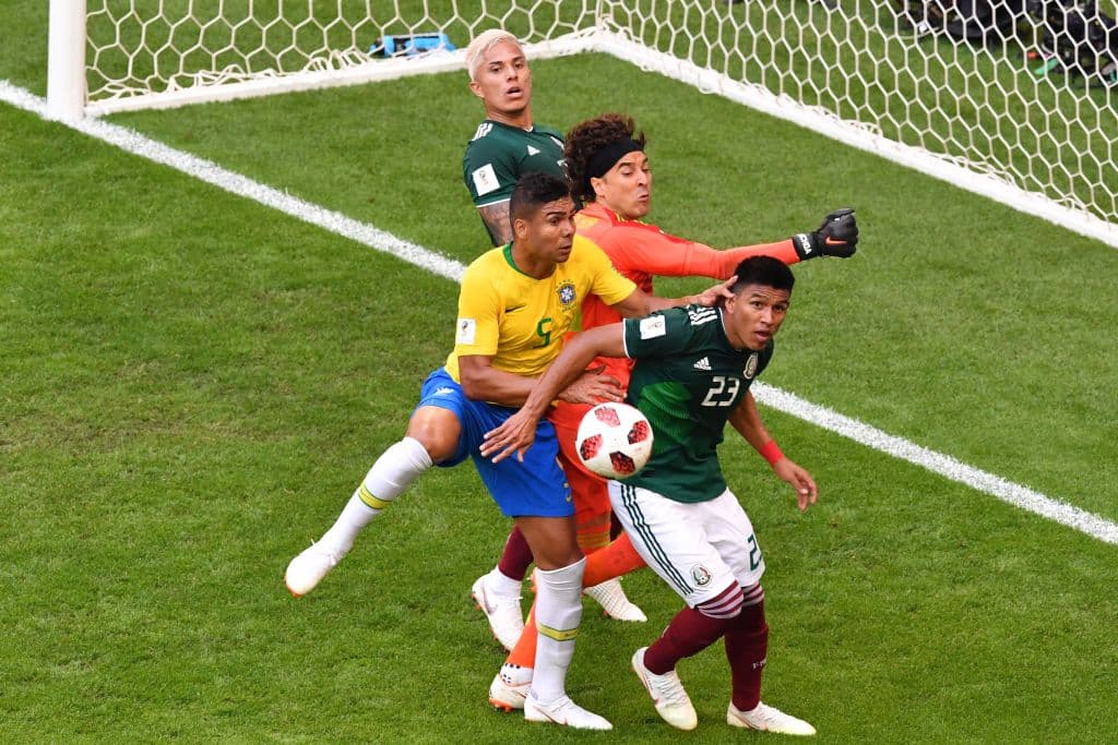 El arquero reaccionó con seguridad en la embestida de Brasil para irse en ventaja en el primer tiempo.