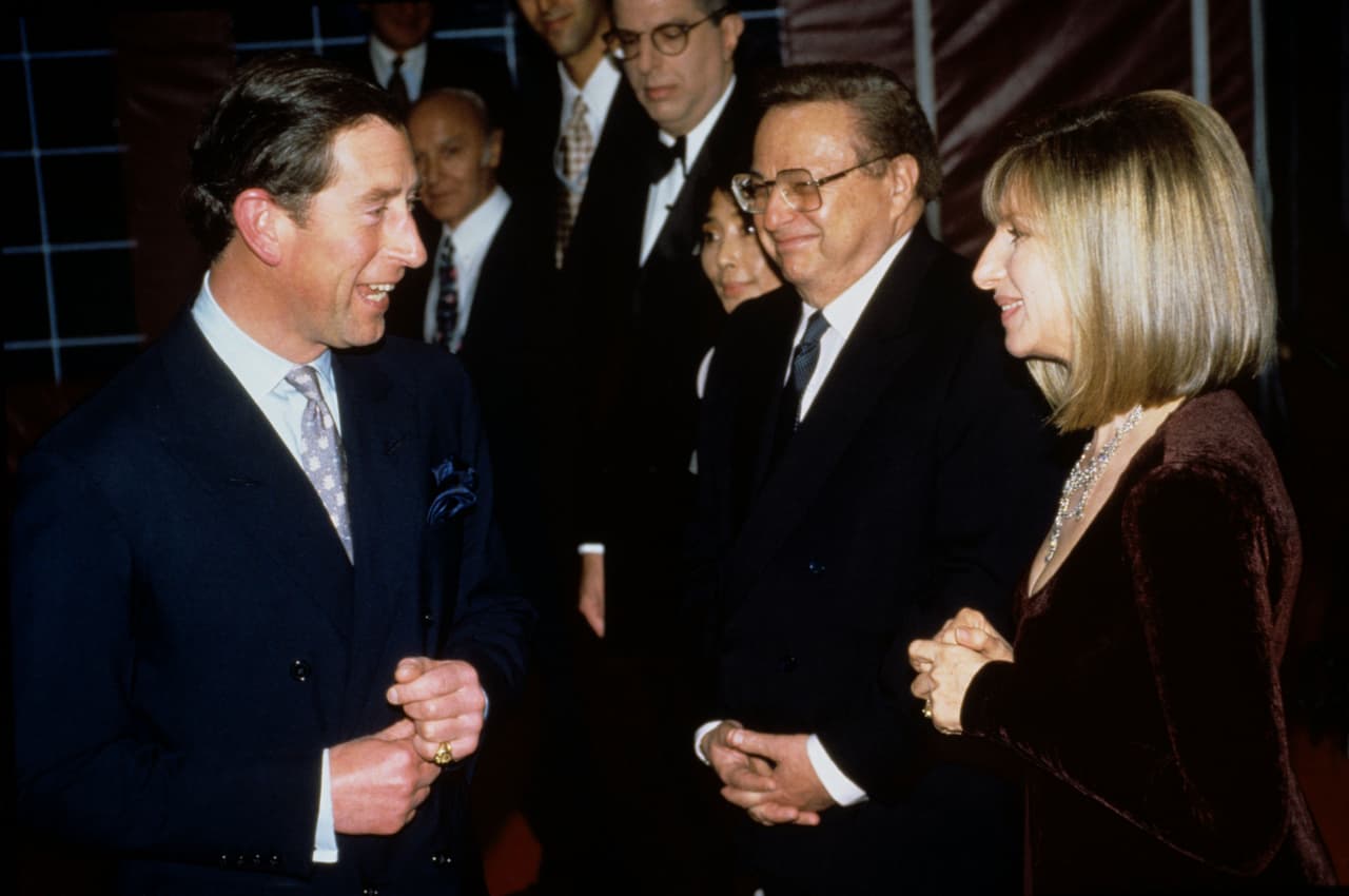 "En 1974, cuando estaba sirviendo en la Royal Navy… cuando era un joven teniente en la fragata HMS Jupiter, llamamos a la base de la marina de los Estados Unidos en San Diego, California", continuó.
<br>