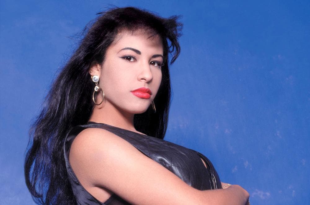 La cantante creció en un hogar estricto y cristiano. Su familia pertenece a la congregación de los Testigos de Jehová.