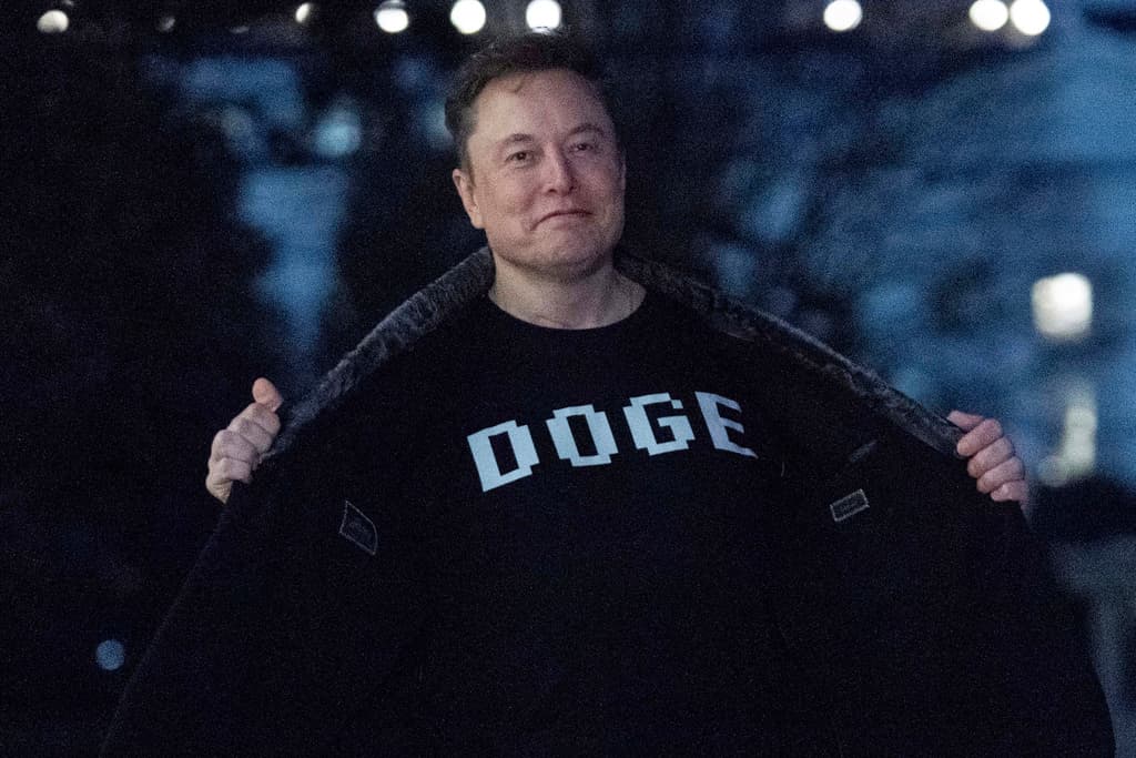 Cientos de empleados federales son recontratados: no aparecen los millonarios ahorros previstos por el DOGE de Musk