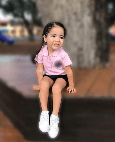 Aunque Giulietta está contenta de ir a la escuela, de vez en cuando extraña los días en casa, y principalmente tener a mamá de tiempo completo.