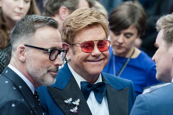 Sir Elton se refirió a un capítulo de su vida que fue retratado en una de las escenas 
<b><a href="https://www.univision.com/shows/despierta-america/en-un-carro-lleno-de-brillantes-asi-fue-la-espectacular-llegada-de-elton-john-a-la-premiere-de-rocketman-video" target="_blank">del filme 'Rocketman'</a></b>, su biografía.