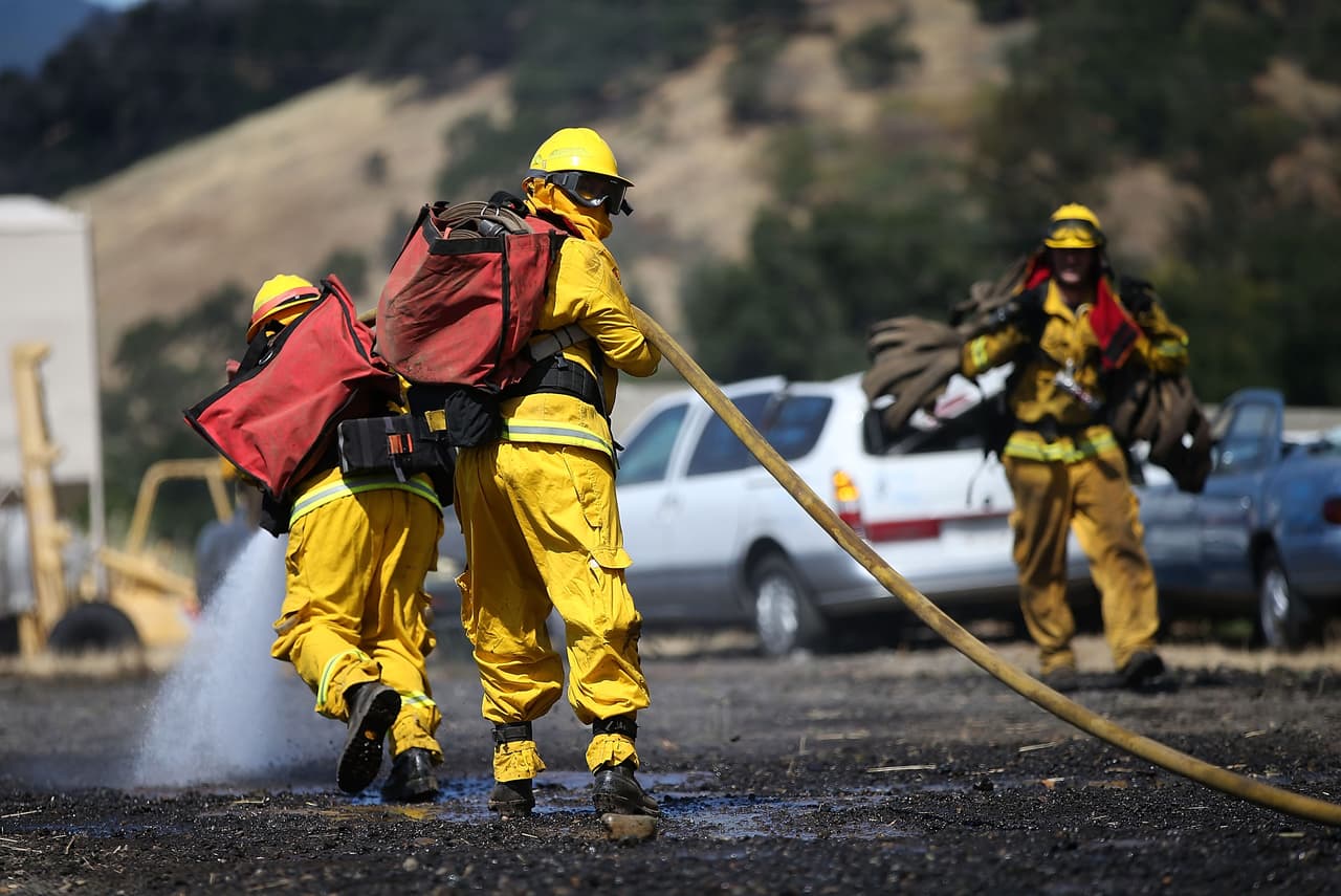 Incendio de tres alarmas consume varias casas móviles en Sacramento