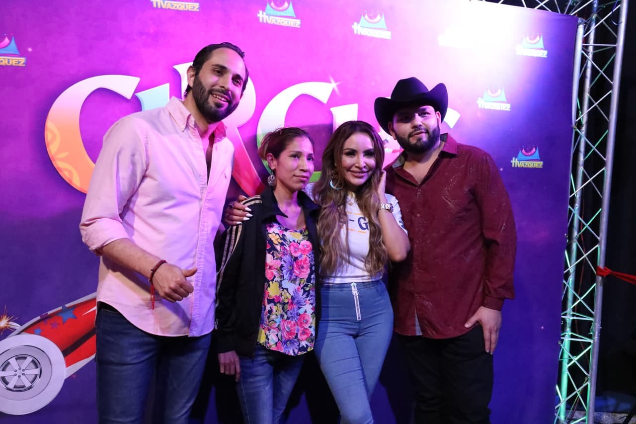 Sin duda, los locutores disfrutaron cada momento de su vista al circo.