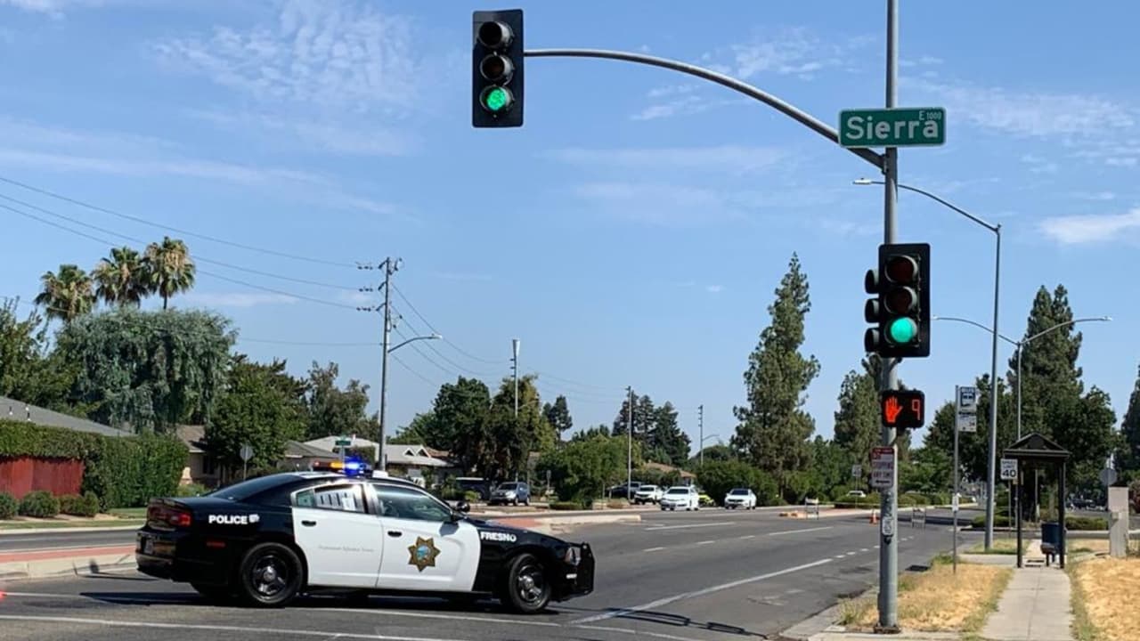Mujer queda en estado grave tras ataque a tiros en crucero al noreste de Fresno