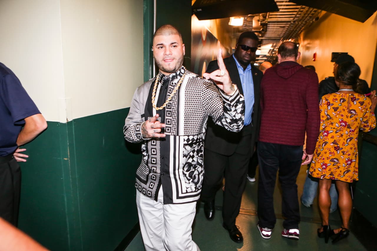 El backstage de Premios Juventud albergó en sus pasillos a grandes artistas como Farruko.