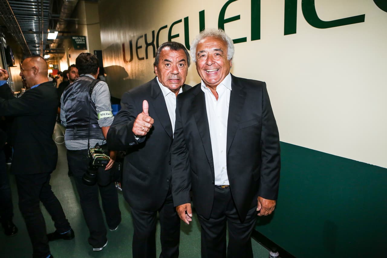 Aquí vemos a Los del Río antes de abrir la noche de Premios Juventud.