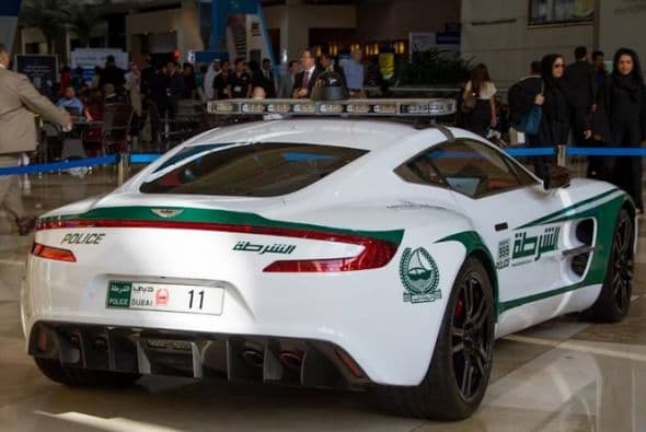 Policía de Dubai: Aston Martin One-77- Motor V12 7.3 Lts Potencia 750 HP Velocidad Máxima 220 mph (352 km/h) Aceleración (0-60mph) 3.5 segundos Precio US$1’850,000