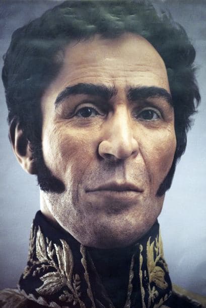 Simón Bolivar: El libertador de Venezuela falleció el 17 de diciembre de 1830, a los 47 años de edad. En 1842 sus restos fueron exhumados para trasladarlos a su país de origen Venezuela, cumpliéndose así el mandato de su testamento.