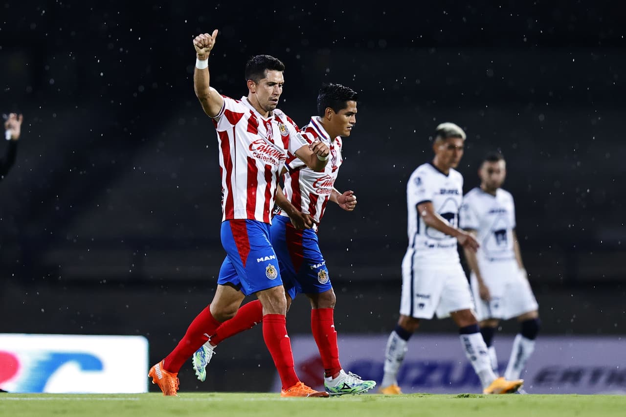 Antes de terminar el primer episodio, las Chivas recuperaban la ventaja.