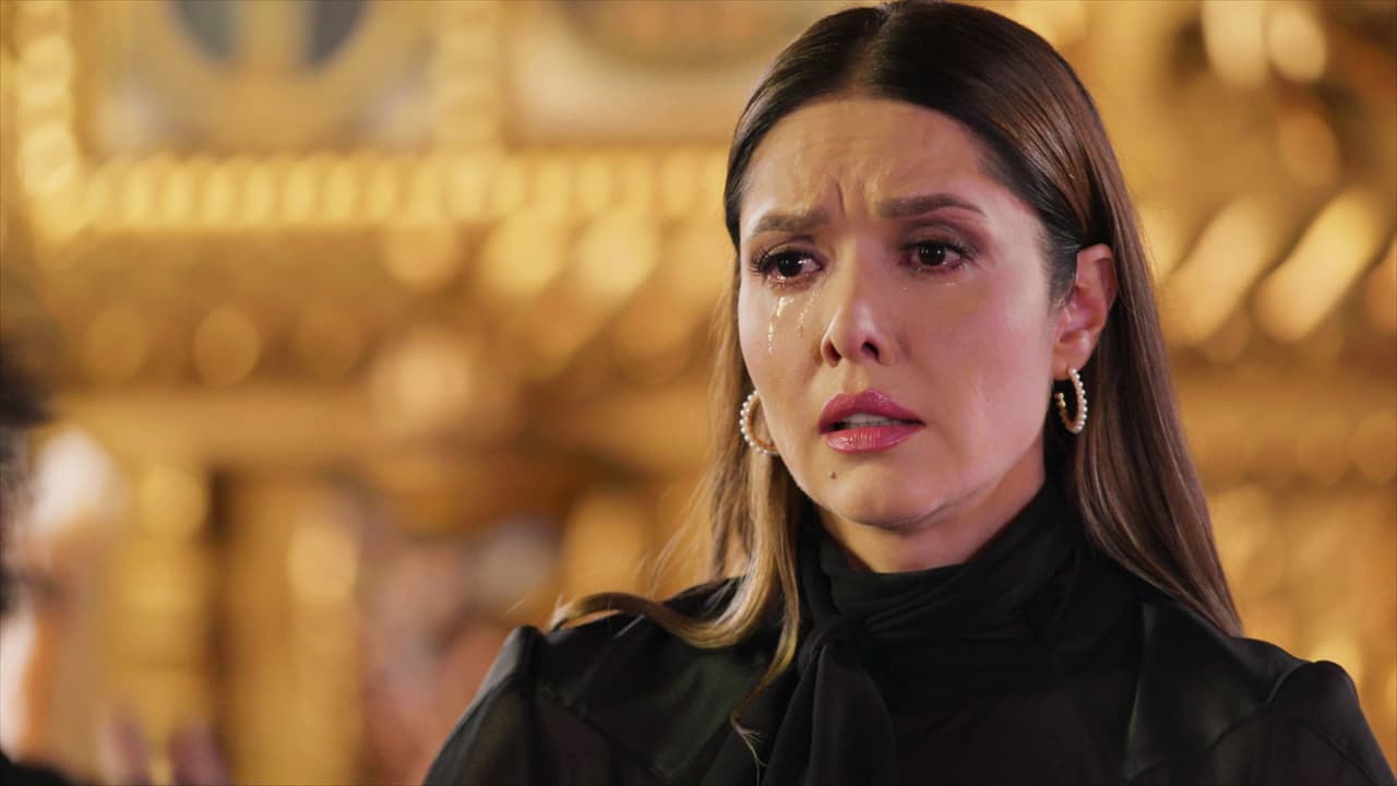 Asimismo, le reveló que 'El Toro' había ordenó su muerte para quedarse con todo lo que le pertenecía. Tras afirmarle que nunca podría dañarla, se sinceró con el profundo amor que sentía por ella.