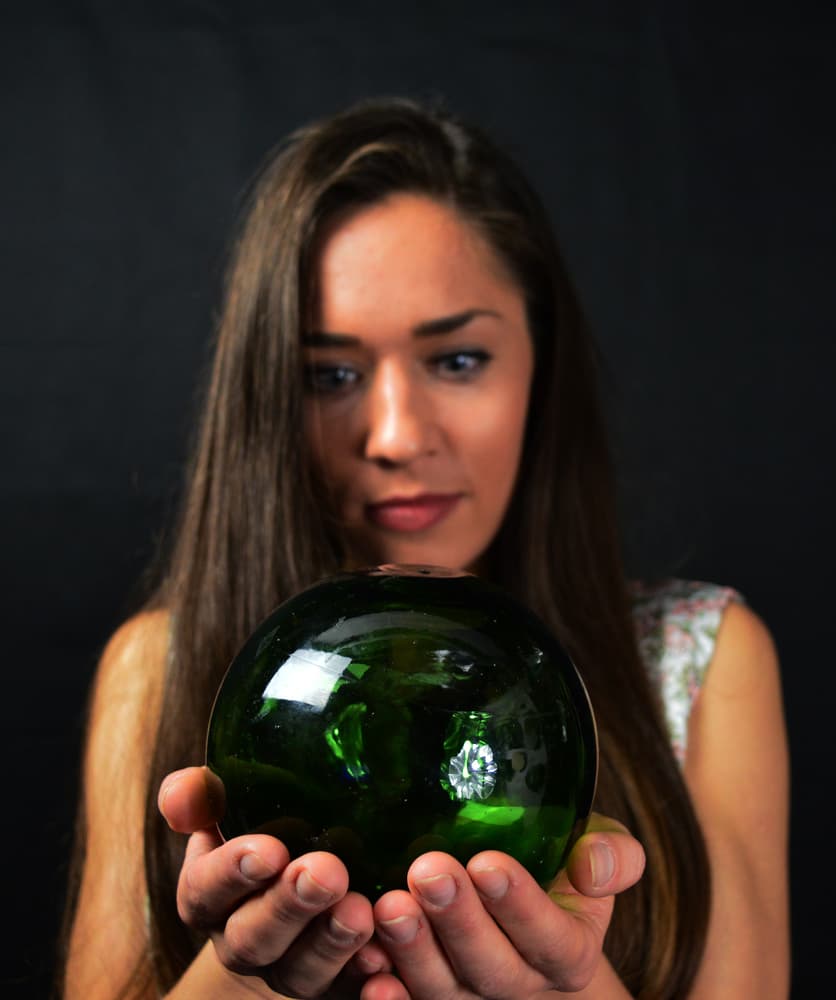 <b>Peligro:</b> Quienes descubren que tienen esas facultades y se vuelven arrogantes, se sienten "especiales" y distintos, escogidos por una entidad superior para determinada misión, generalmente terminan mal pues en su visión estrecha de la realidad tienden a formar sectas fanáticas o aprovecharse de sus talentos para engañar a los demás. Al mal usar esas energías se causan daño a ellos mismos y a los demás.