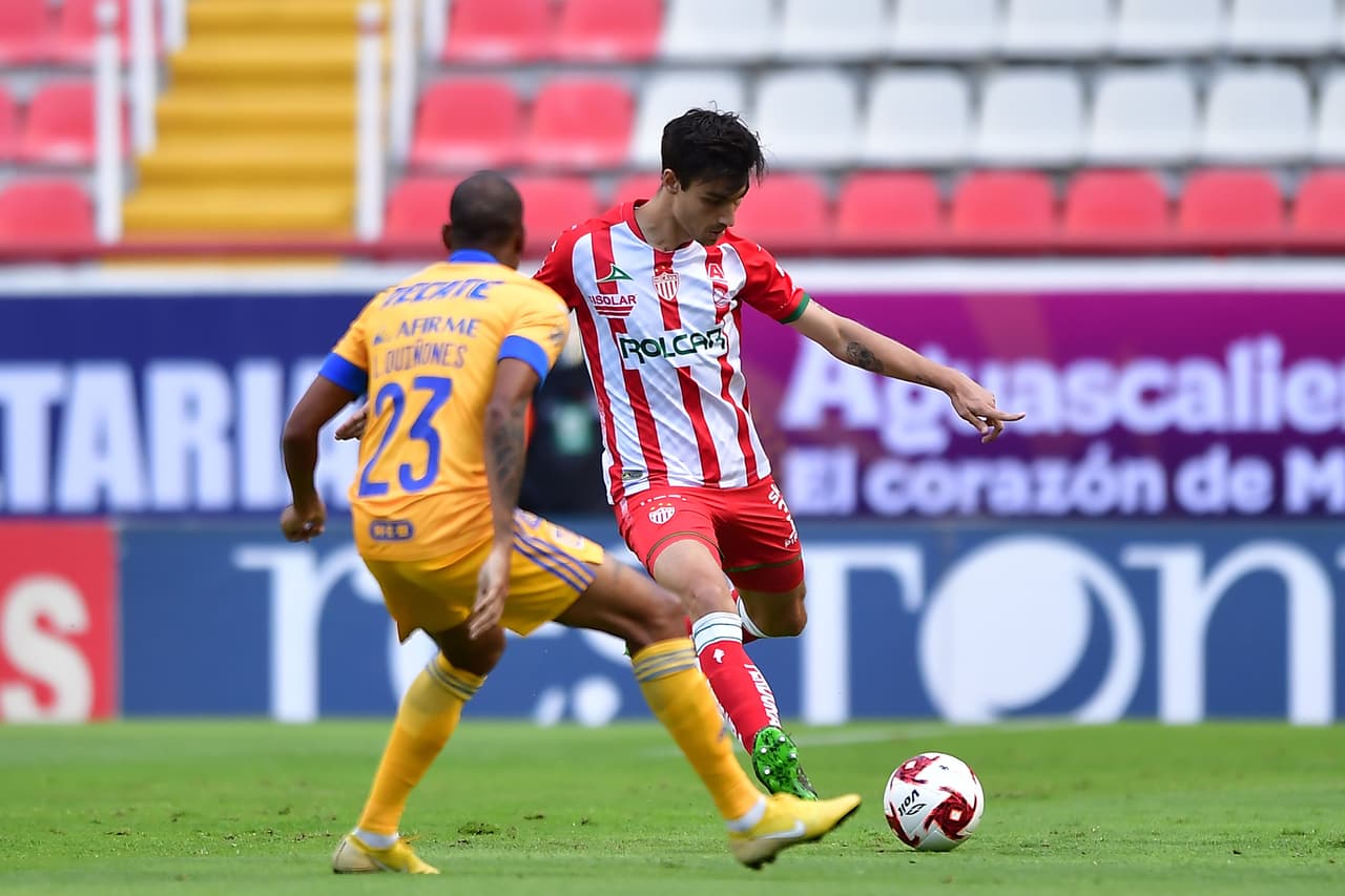 Hacia los 20’ de juego, Quiñones era dueño de la banda izquierda; Edu Vargas, Aquino y Gignac eran los felinos más peligrosos.