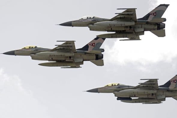 "¡Independencia y libertad, independencia y revolución, independencia y patria socialista, Chávez vive!