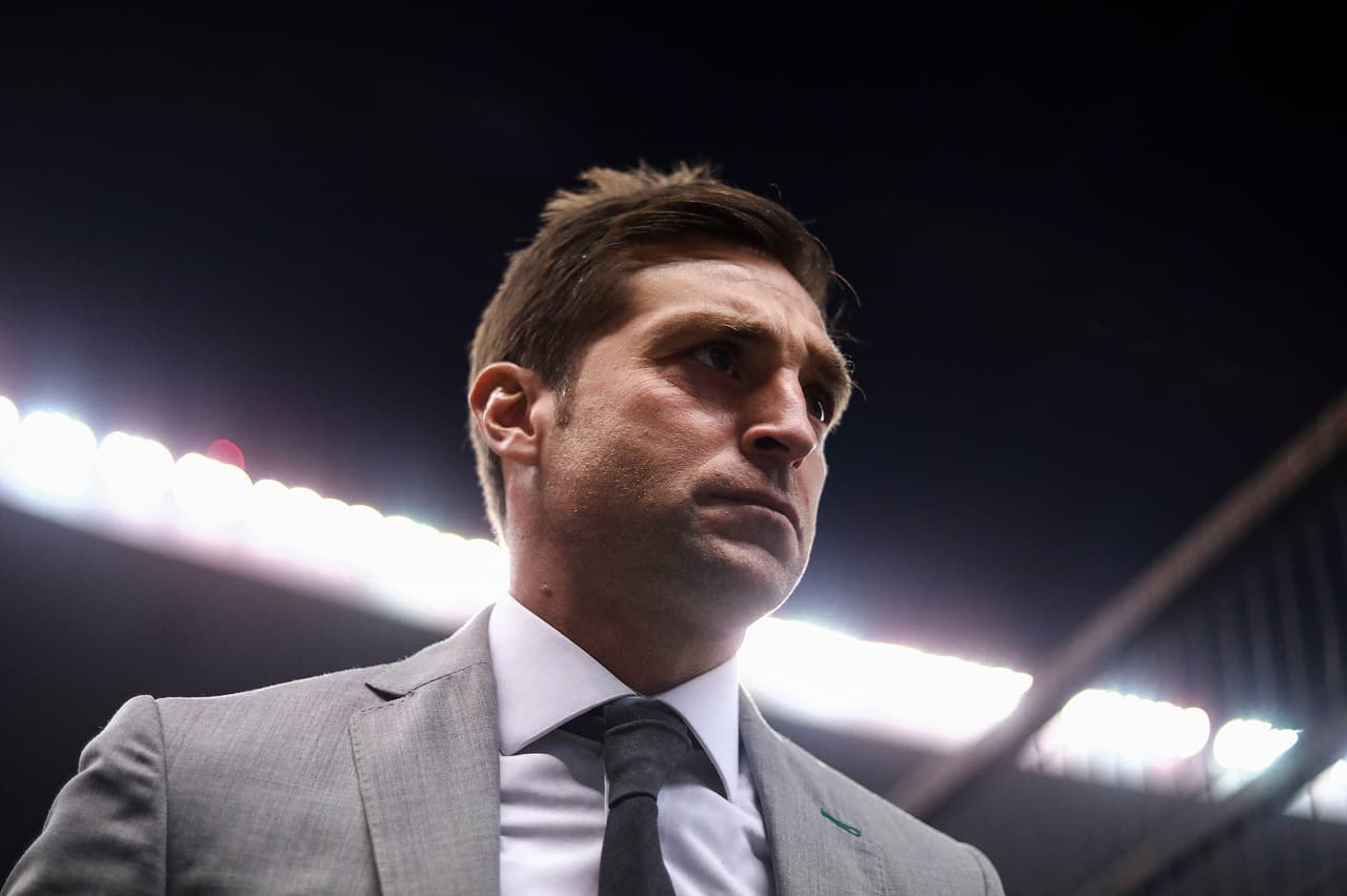 Diego Alonso llegó con ventaja al partido y planteó un partido en busca de cuidar el resultado.