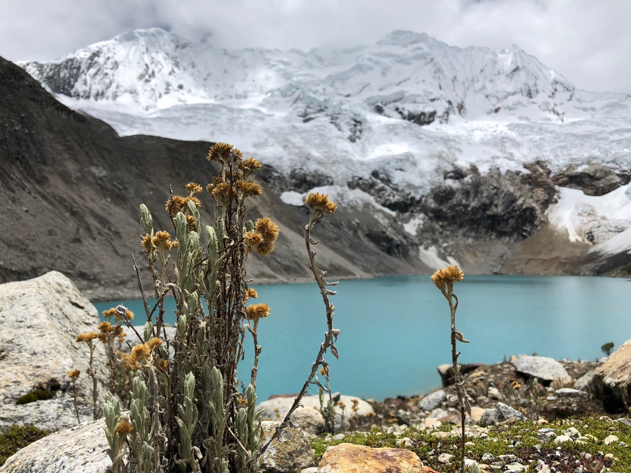 El lago Palcacocha, en lo alto de los Andes peruanos, donde el deshielo de los glaciares hace temer una inundación mortal. Una inundación en 1941 envió una devastadora avalancha de lodo hasta la ciudad de Huaraz, matando al menos a 1,800 personas.