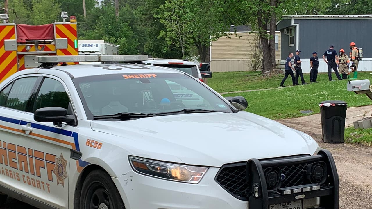 Las autoridades recibieron el viernes la llamada de una mujer que
<b>dijo que estaba drogada y no podía cuidar a su hijo, de 2 años, </b>porque estaba bajo la influencia de las drogas.