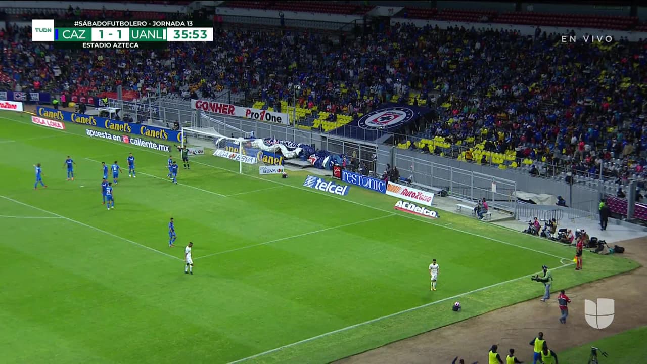 ¡TIRO ATAJADO! disparo por André-Pierre Gignac.