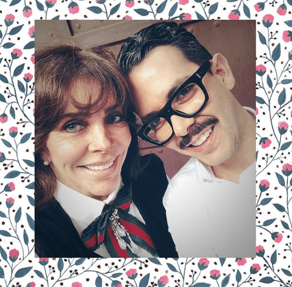 'La casa de las flores' es dirigida por Manolo Caro y consta de 13 episodios con duración de 30 minutos cada uno, menciona el portal Elle.