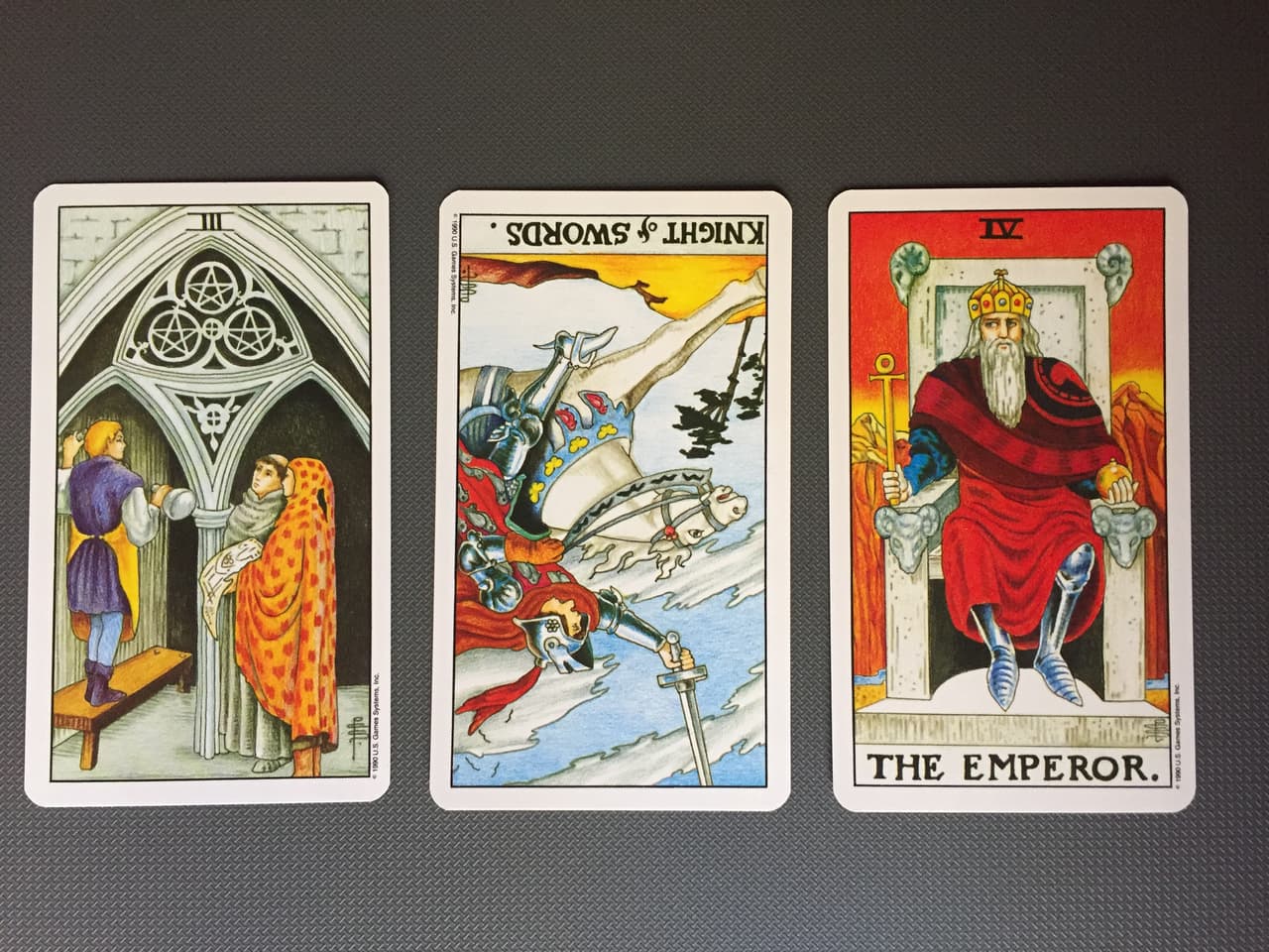 Tal vez estás abusando de ser impaciente, abusivo, indeciso, impulsivo. Además, depende de la tirada y posición tienes que saber reconocer si está hablando de ti o de otra persona en tu vida. Porque si eres tú, pues te toca a ti detenerte y hacerte un autoanálisis para dejar la conducta destructiva.