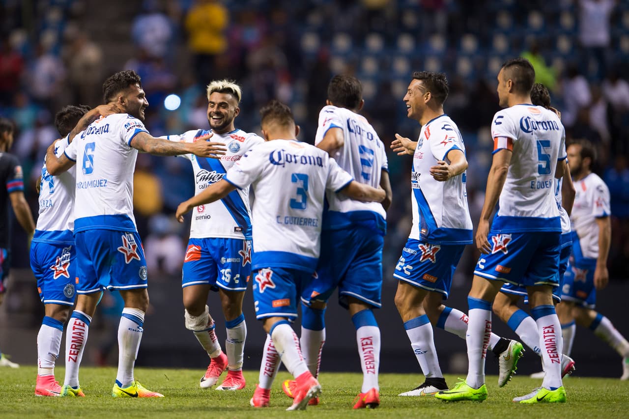 Pero de último minuto, y con un gol de Cristian Gabriel Esparza, el Puebla venció 2-1 al Cruz Azul logrando el famoso 'doblete' de cruzazuleadas.