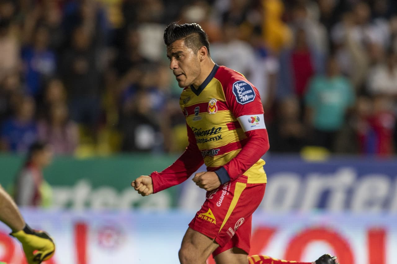 Aldo Rocha mete al Morelia de regreso al partido luego de anotar desde los once pasos.