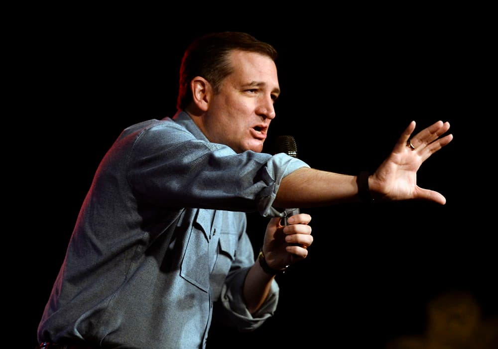 "Es deplorable": critican a Ted Cruz por desinformar sobre el cheque de estímulo y atacar a los inmigrantes