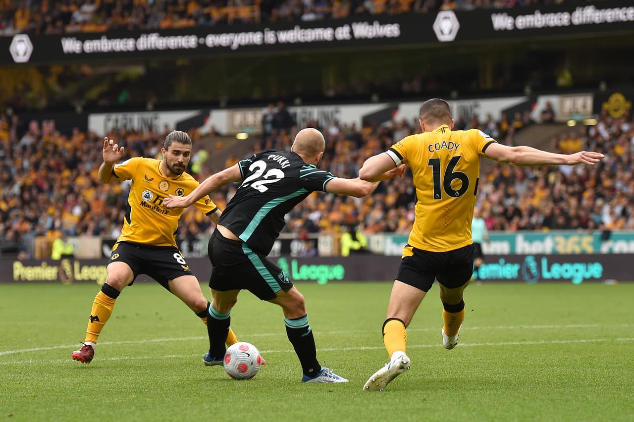 Resultados de la Jornada 37 de la Premier League: West Ham 2-2 Manchester City, Tottenham 1-0 Burnley, Watford 1-5 Leicester City, Wolves 1-1 Norwich, Leed United 1-1 Brighton, Aston Villa 1-1 Crystal Palace.