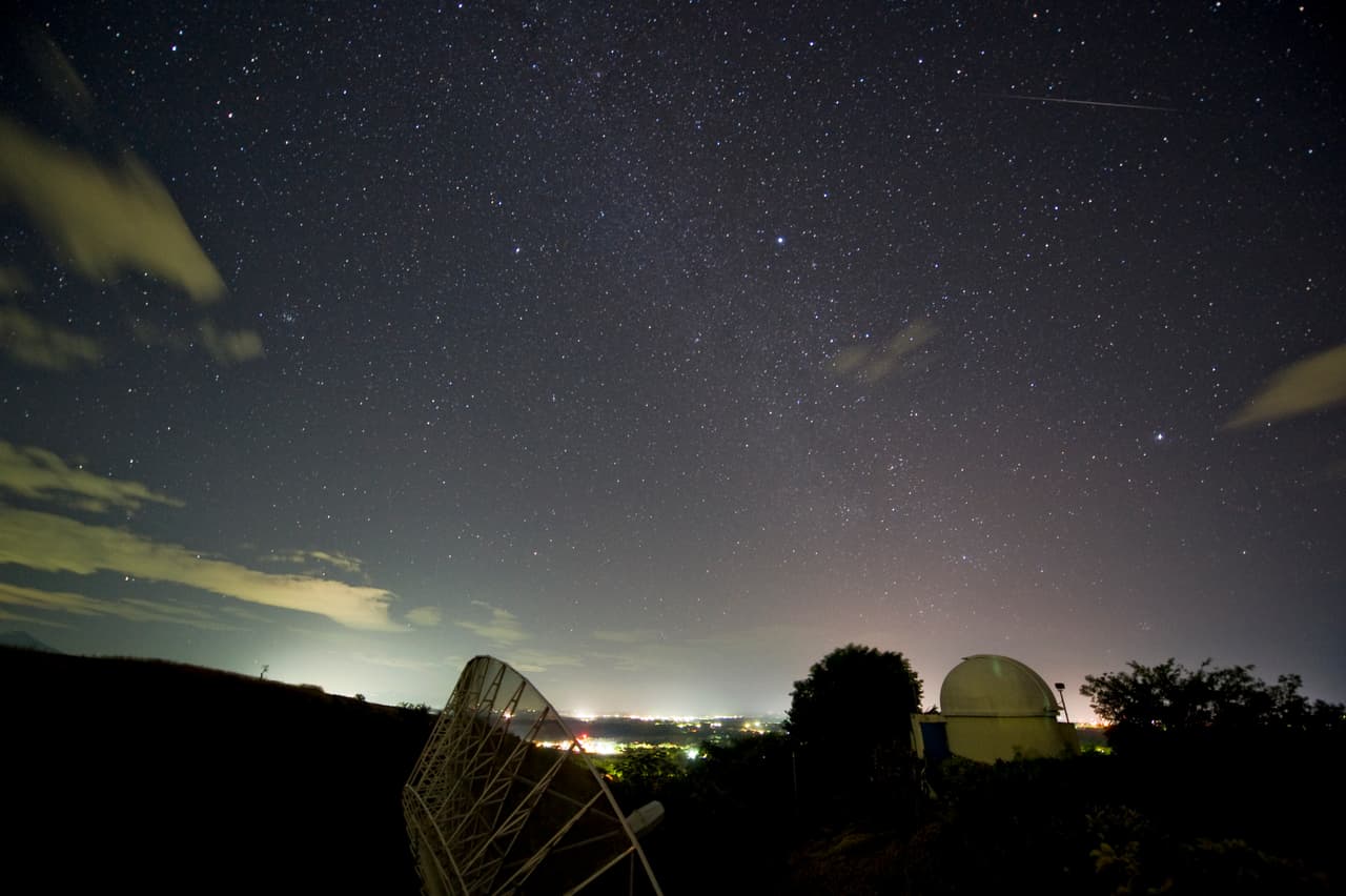 <b>¿A qué hora comienza la función?</b>
<br>Esta lluvia de meteoros se podrá ver con intensidad en la noche de este miércoles 
<b>13 de diciembre a partir de las 7:00 de la noche</b> aunque el pico estará entre las 
<b>2 y las 4 de la madrugada del jueves 14.</b>
<br>