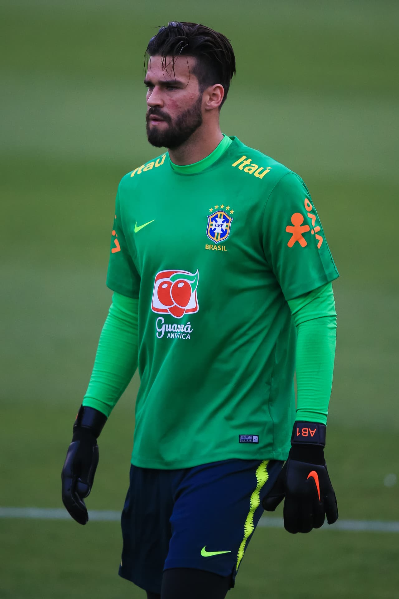 Alisson Becker, portero de la selección de Brasil y la Roma, es puesto en la mira del Chelsea en este mercado.