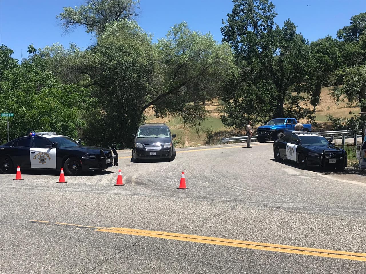 Discusión entre vecinos termina con un policía herido al norte del condado de Fresno
 