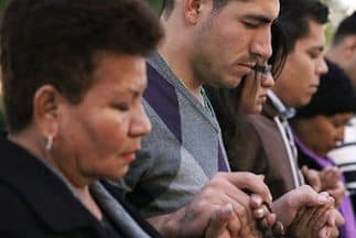 La acción ejecutiva enfrenta un difícil escenario en las cortes. Unos 5 millones de indocumentados aguardan una oportunidad para legalizar sus permanencias de manera temporal y conseguir un permiso de trabajo.