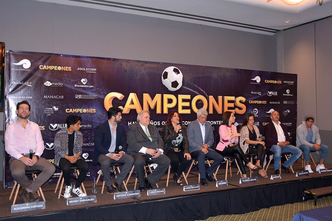 La actriz también fue directora de la película ‘Campeones’, filme basado en la experiencia de su esposo durante el Mundial de Futbol sub-17 en 2005, en donde logró llevar a la selección que dirigía a ganar el campeonato.