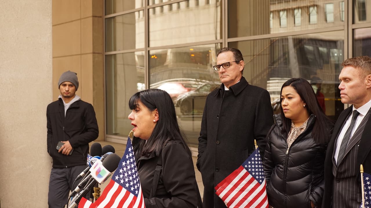 El pequeño Íker Velázquez llegó a corte alrededor del mediodía, momentos antes de que inicie la corte donde dará testimonio.