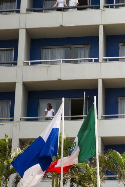 Delincuentes fuertemente armados tomaron unos 35 rehenes en un hotel al sur de la ciudad.