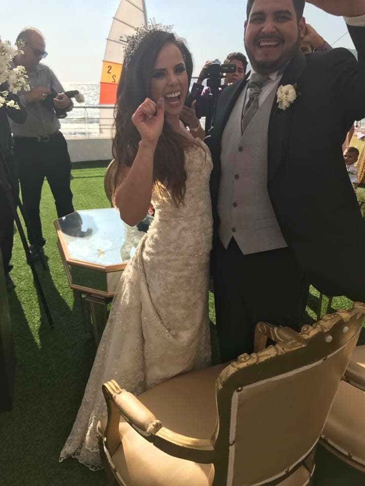 La sonrisa de los novios al terminar la ceremonia civil lo dice todo.