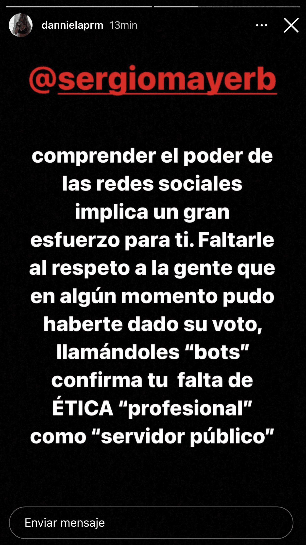 En otro, 
<b><a href="https://www.univision.com/famosos/hector-parra-hija-sergio-mayer-fotos" target="_blank">cuestionó su "ética" como "servidor público"</a></b> y dijo que el también cantante le ha "faltado al respeto a la gente" al llamarlos "bots" por los comentarios críticos que se han suscitado en contra de él al hacerse tan presente en el caso. 
<br>