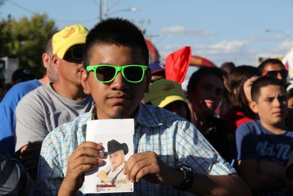 “ Los Canarios de Michoacán” pusieron a bailar a cientos de Arizoneneses en los Latin Grammy Street Parties en Phoenix, quienes no pudieron resistirse al carismático grupo de música regional mexicana, su sonido único del arpa y a sus conocidos sencillos. 